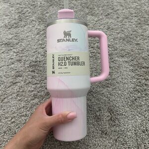 Stanley 40oz •Brand New •Never used •willing to negotiate!